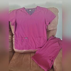 Womens Koi basics scrub set